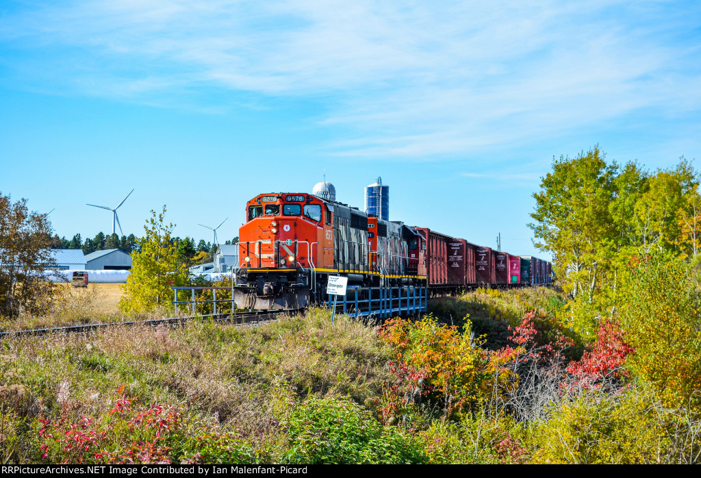 CN 9576 leads 561 at Joseph-Roy street